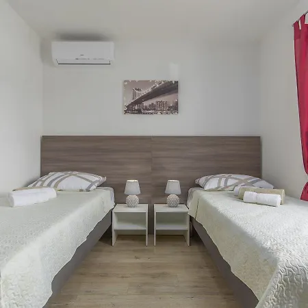 Tranquil In With Swimming Pool Tinjan