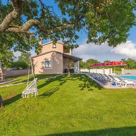 Tranquil In With Swimming Pool Tinjan